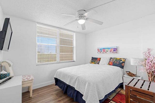 4850 NW 29th Court 430, Lauderdale Lakes, FL 33313