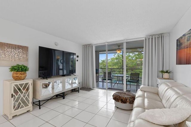 4850 NW 29th Court 430, Lauderdale Lakes, FL 33313