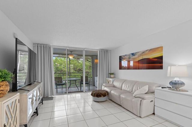 4850 NW 29th Court 430, Lauderdale Lakes, FL 33313