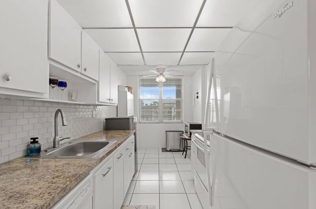 4850 NW 29th Court 430, Lauderdale Lakes, FL 33313