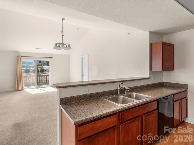 123 Foxden Drive 201, Fletcher, NC 28732