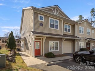 123 Foxden Drive 201, Fletcher, NC 28732