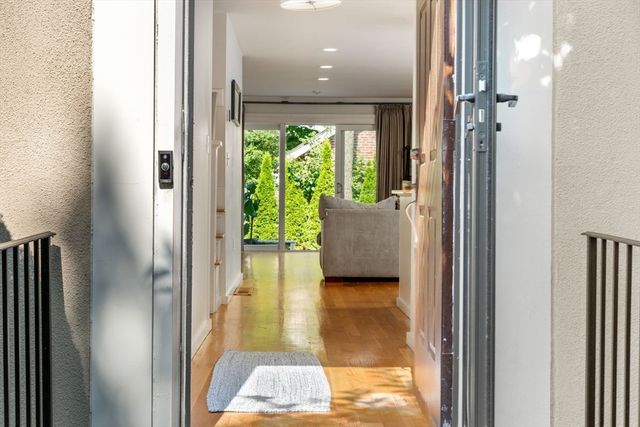 26 Denmark 26, Needham, MA 02492