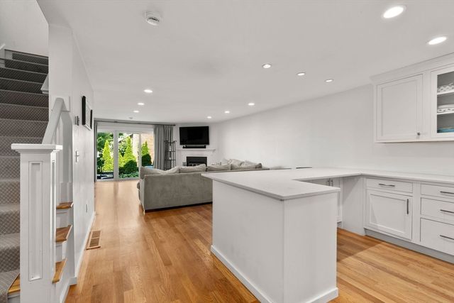26 Denmark 26, Needham, MA 02492