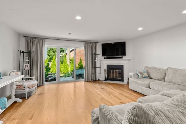26 Denmark 26, Needham, MA 02492