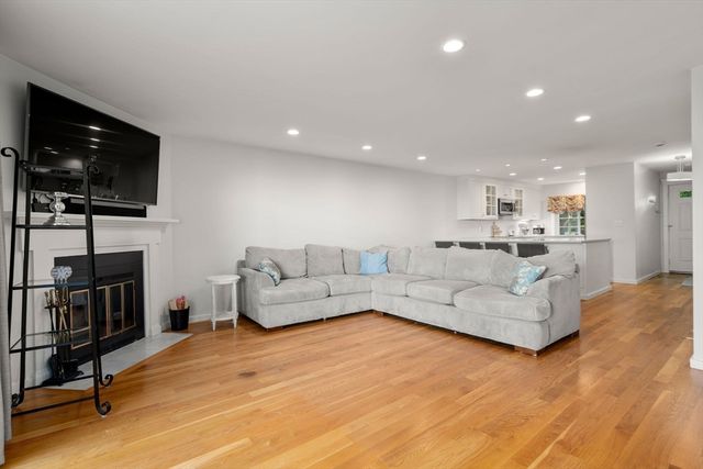 26 Denmark 26, Needham, MA 02492
