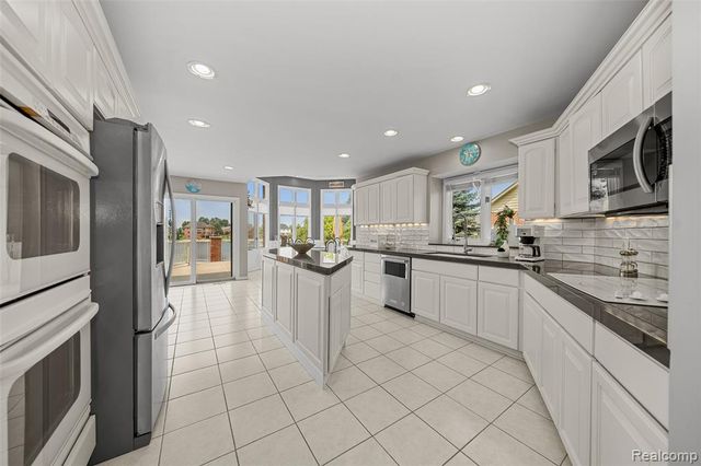 52455 Indian Summer Drive, Chesterfield, MI 48051