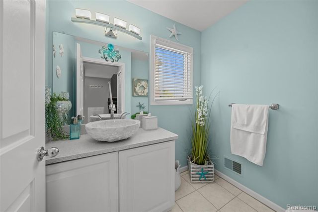 52455 Indian Summer Drive, Chesterfield, MI 48051