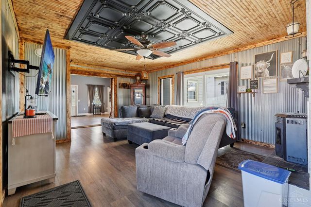 213 N Broadway St, Blanchester, OH 45107