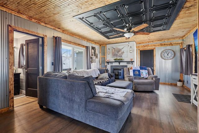 213 N Broadway St, Blanchester, OH 45107