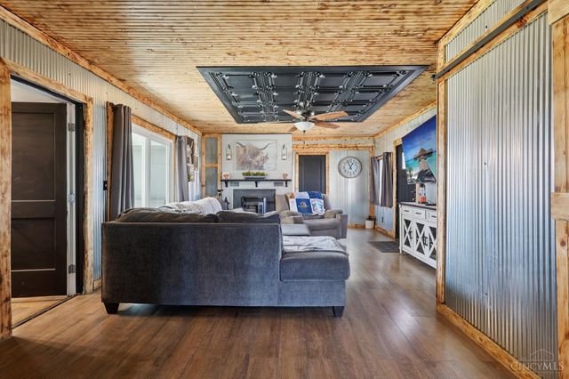 213 N Broadway St, Blanchester, OH 45107