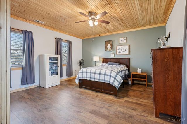 213 N Broadway St, Blanchester, OH 45107