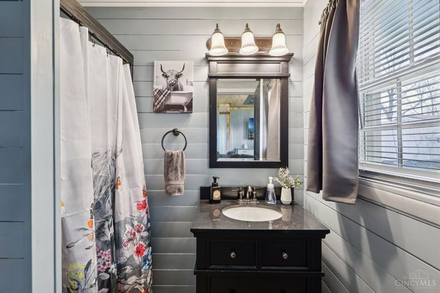 213 N Broadway St, Blanchester, OH 45107