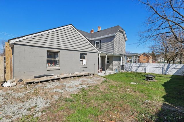 213 N Broadway St, Blanchester, OH 45107