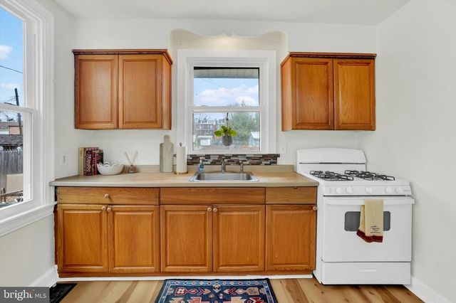 1147 E KING ST, York, PA 17403