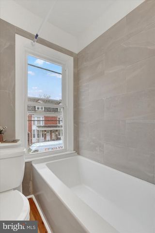 1147 E KING ST, York, PA 17403