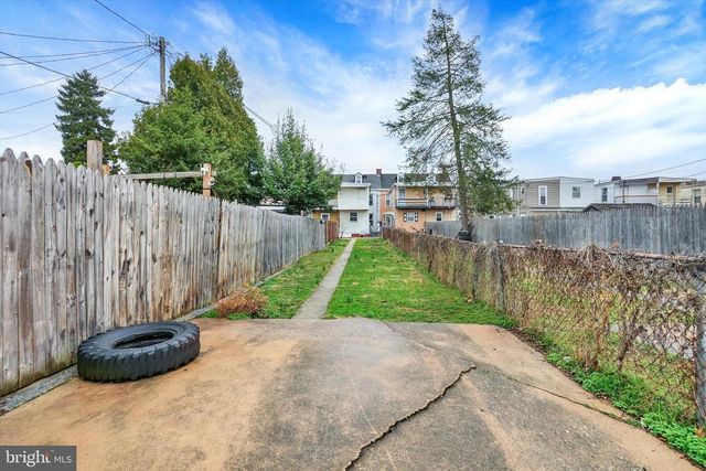 1147 E KING ST, York, PA 17403