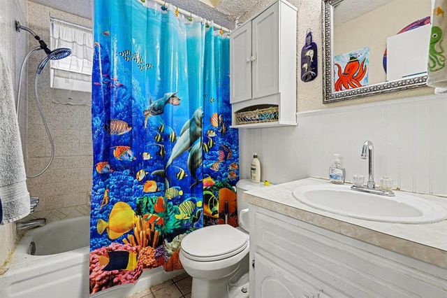 1040 NW 10th Street, Moore, OK 73160