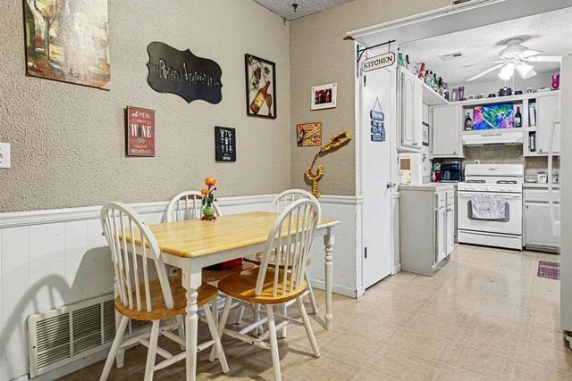 1040 NW 10th Street, Moore, OK 73160