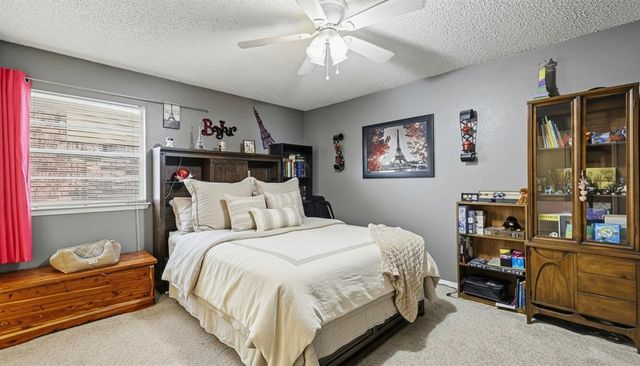 1040 NW 10th Street, Moore, OK 73160