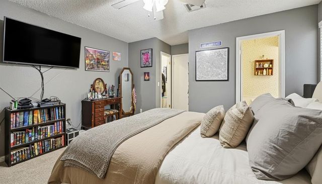 1040 NW 10th Street, Moore, OK 73160