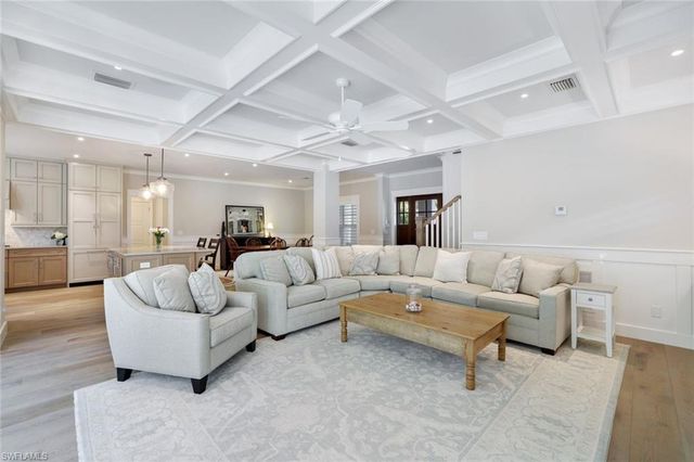 444 2nd AVE N, Naples, FL 34102