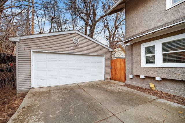 3621 Woodland Avenue, Des Moines, IA 50312
