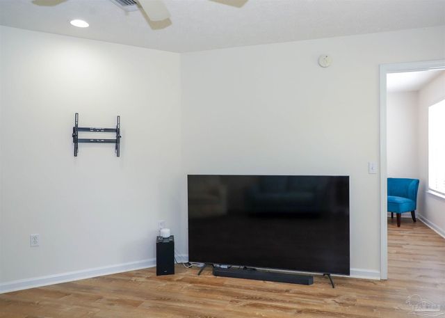 1342 Tiger Lake Dr, Gulf Breeze, FL 32563