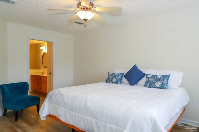 1342 Tiger Lake Dr, Gulf Breeze, FL 32563