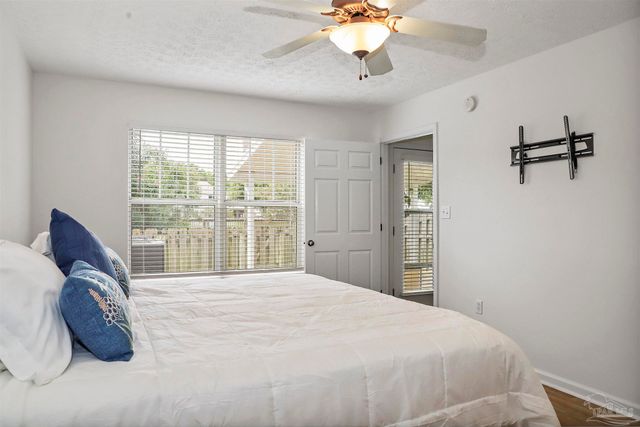 1342 Tiger Lake Dr, Gulf Breeze, FL 32563