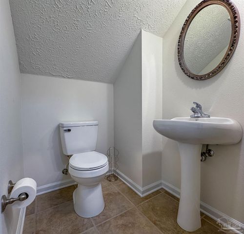 1342 Tiger Lake Dr, Gulf Breeze, FL 32563