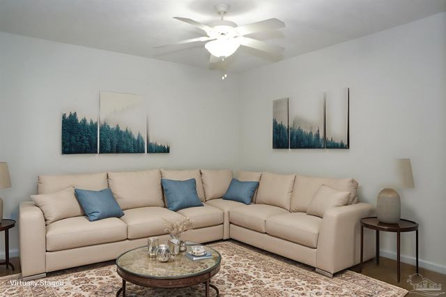 1342 Tiger Lake Dr, Gulf Breeze, FL 32563