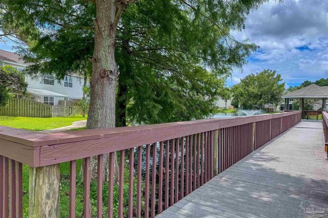 1342 Tiger Lake Dr, Gulf Breeze, FL 32563