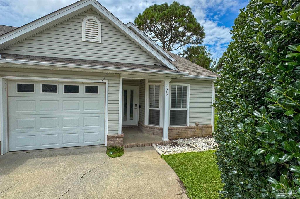 1342 Tiger Lake Dr, Gulf Breeze, FL 32563