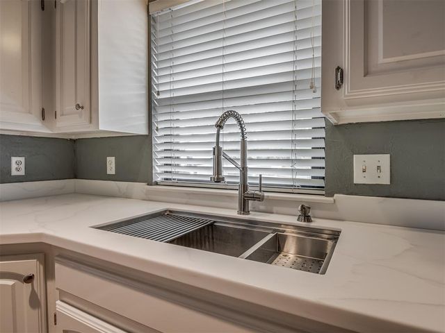 9923 Hefner Village Place, Oklahoma City, OK 73162