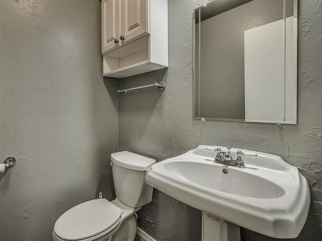 9923 Hefner Village Place, Oklahoma City, OK 73162