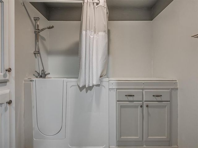 9923 Hefner Village Place, Oklahoma City, OK 73162