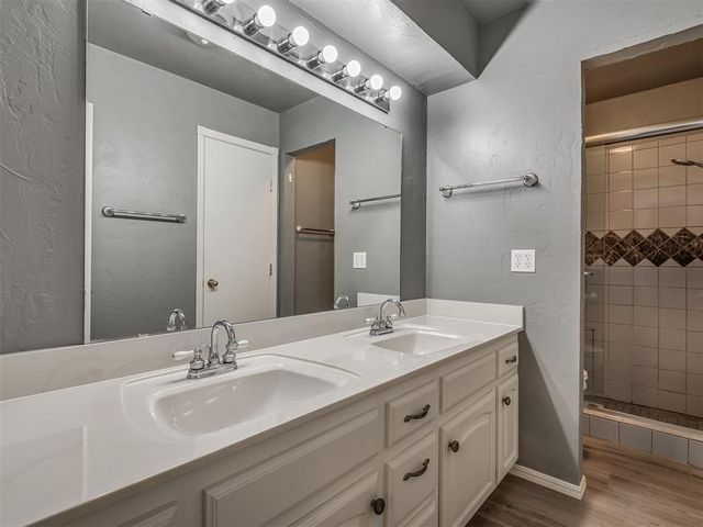 9923 Hefner Village Place, Oklahoma City, OK 73162