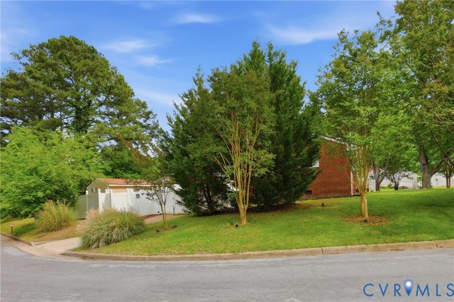 616 Pinehurst Ave, Colonial Heights, VA 23834