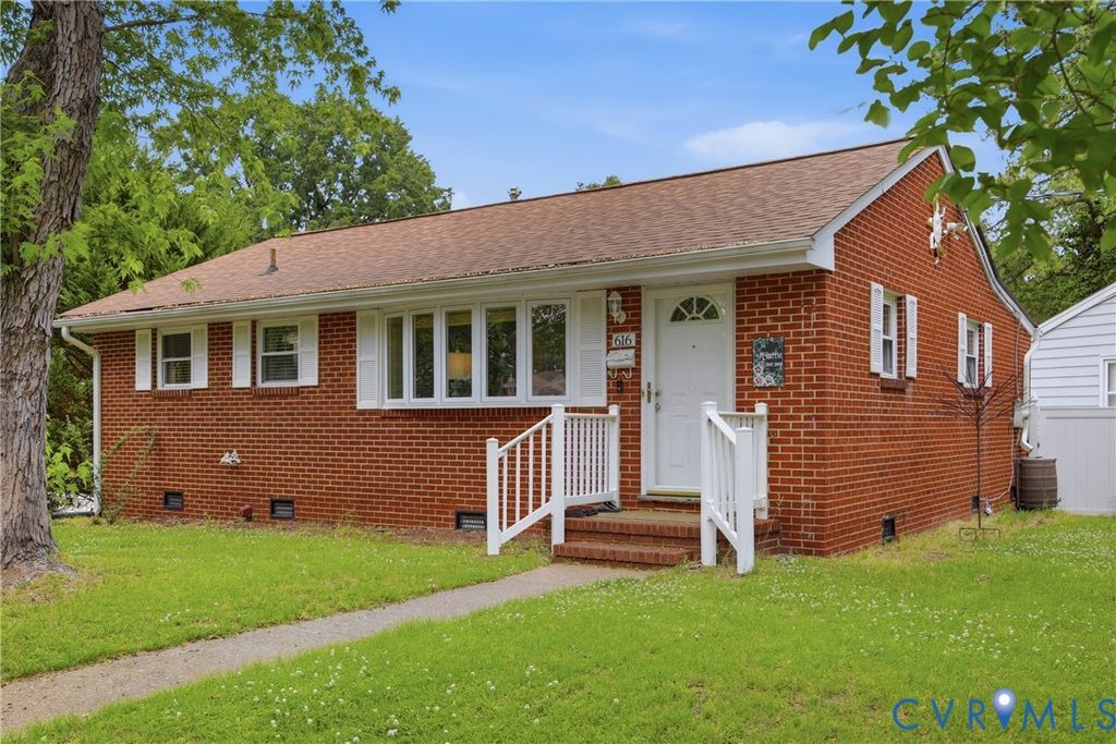 616 Pinehurst Ave, Colonial Heights, VA 23834