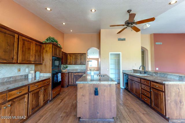 37850 S Rolling Hills Drive, Saddlebrooke, AZ 85739