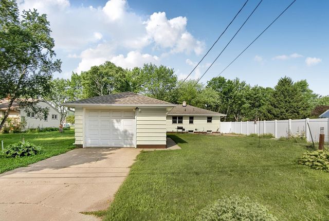 916 River Avenue S, Sauk Rapids, MN 56379