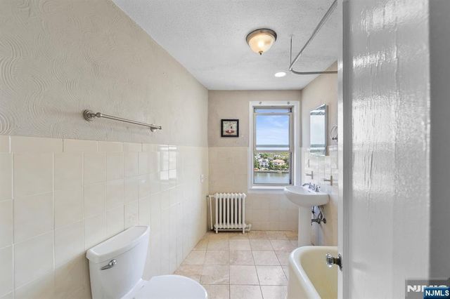 400 Deal Lake Drive 7H, Asbury Park, NJ 07712