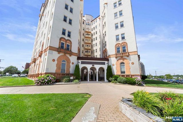 400 Deal Lake Drive 7H, Asbury Park, NJ 07712