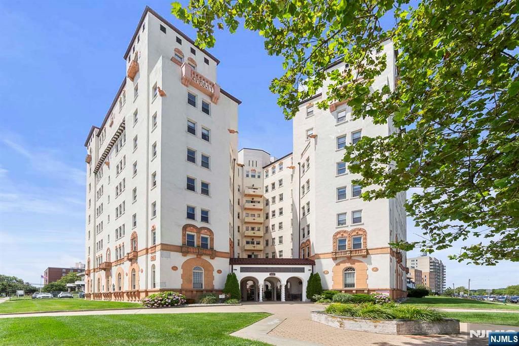 400 Deal Lake Drive 7H, Asbury Park, NJ 07712
