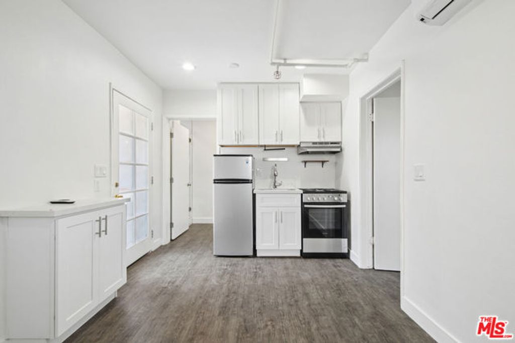 9221 Alcott Street 4, Los Angeles, CA 90035