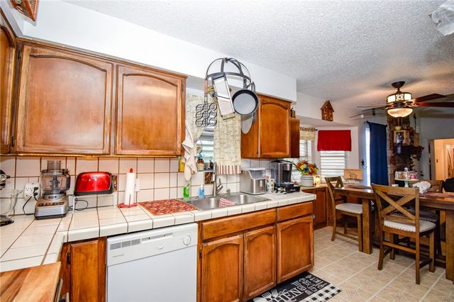 921 Red Poll Cir, Corpus Christi, TX 78418
