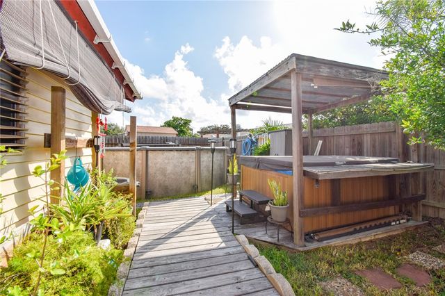 921 Red Poll Cir, Corpus Christi, TX 78418