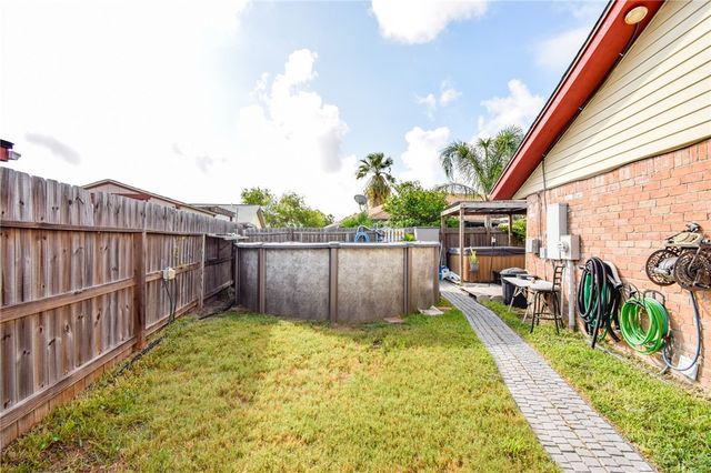 921 Red Poll Cir, Corpus Christi, TX 78418