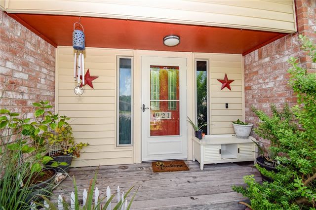 921 Red Poll Cir, Corpus Christi, TX 78418